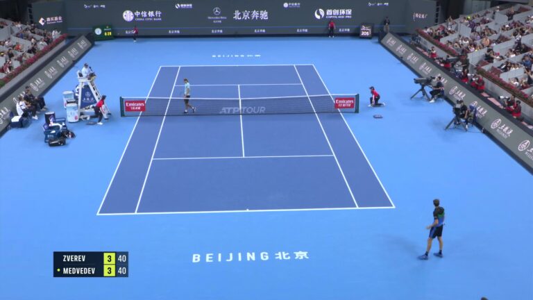 ATP Pékin – En bout de course, Daniil Medvedev sort un passing incroyable face à Alexander Zverev