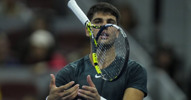 Alcaraz mécontent de son attitude dans le deuxième set contre Sinner – Tennis Majors