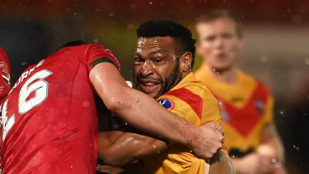 Emmanuel Waine: Papua New Guinea second-row signs one-year extension with London Broncos