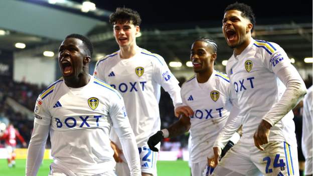 Leeds beat Bristol City to move up to second