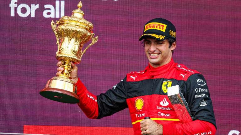 ¡Seguirá en la F1! Expiloto afirma que Carlos Sainz recibirá ofertas de otras escuderías en el 2025