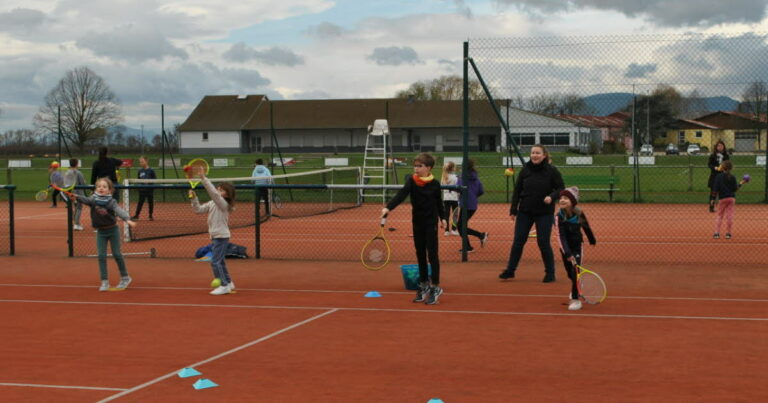 Innenheim. Les élèves découvrent le tennis – DNA