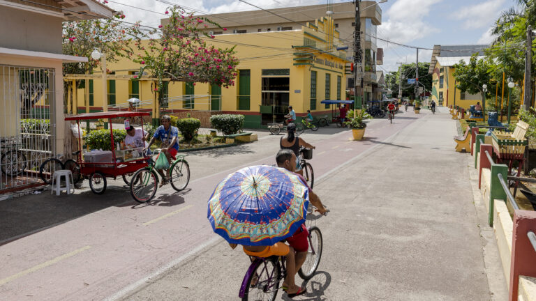A car-free town in the Amazon serves lessons for pedaling to net zero emissions – NPR