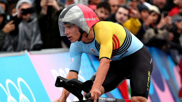 Belgians dominate podium in men's cycling time trial