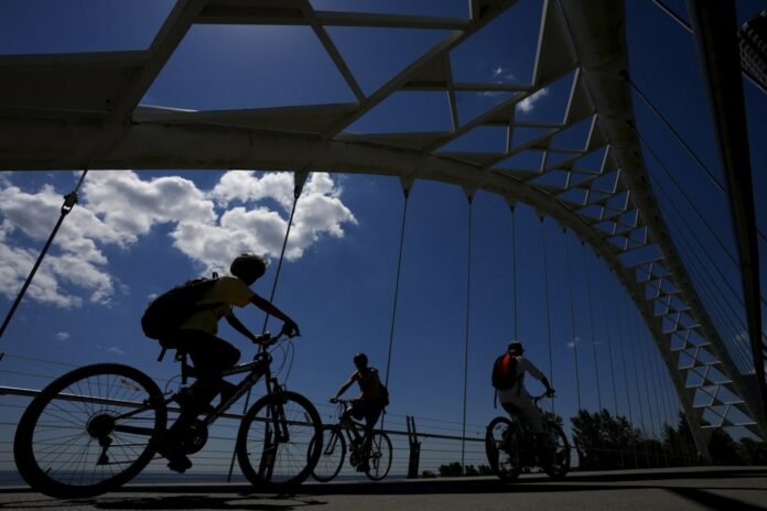 Cycling advocates warn of 'crisis' after latest rider killed on Toronto street