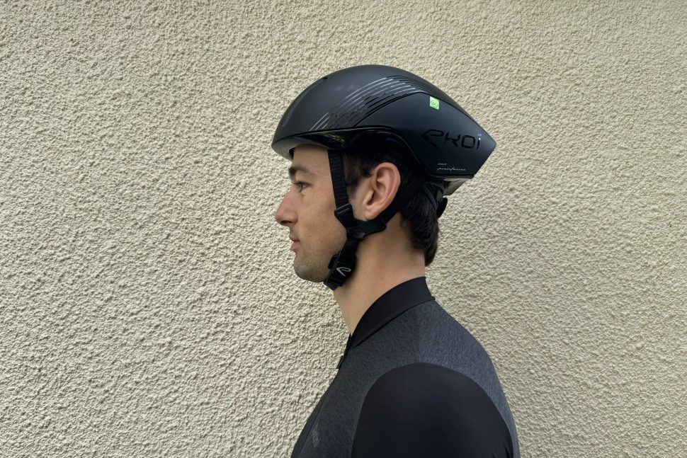 ekoi aerodinamica aero road helmet from the side