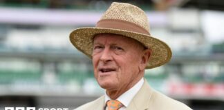 Geoffrey Boycott readmitted to hospital with pneumonia after cancer surgery