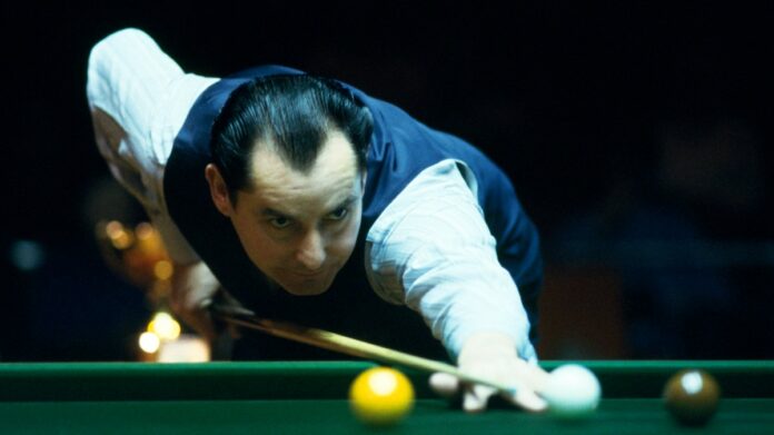 Ray Reardon, six-time world snooker champion, dies aged 91