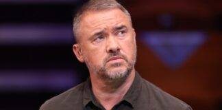 Stephen Hendry accuses snooker rival of 'sitting on the fence' in debate over future of The Crucible