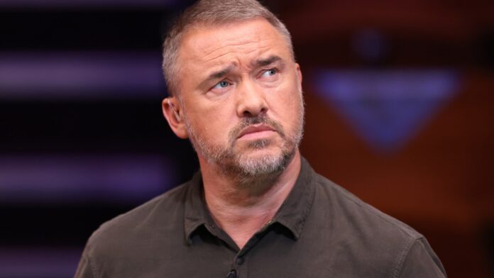 Stephen Hendry accuses snooker rival of 'sitting on the fence' in debate over future of The Crucible