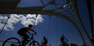 Toronto cycling advocates warn of ‘crisis’ after latest rider killed on busy street - Toronto