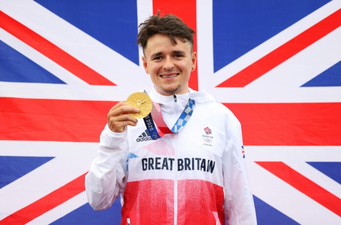 Who are the British cyclists competing at the Paris 2024 Olympics?