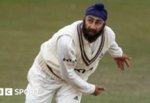 Amar Virdi bowling for Surrey