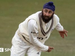 Amar Virdi bowling for Surrey