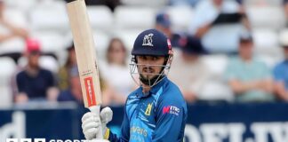 Barnard hits 152 as Bears maintain 100% record