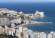 A 77-year-old man who went into the sea at Racó beach in Cullera on Tuesday was later pulled out of the water unresponsive (file image shows the area)