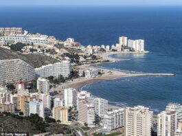 A 77-year-old man who went into the sea at Racó beach in Cullera on Tuesday was later pulled out of the water unresponsive (file image shows the area)