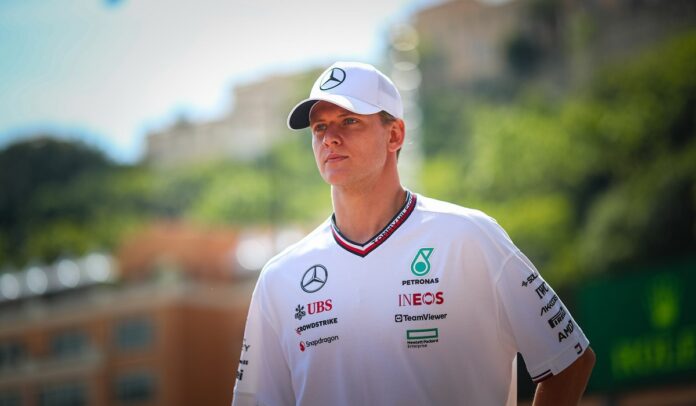 Fiul lui Michael Schumacher primeşte o nouă şansă în Formula 1, după ce a fost rezerva lui Hamilton! Echipa care îl doreşte