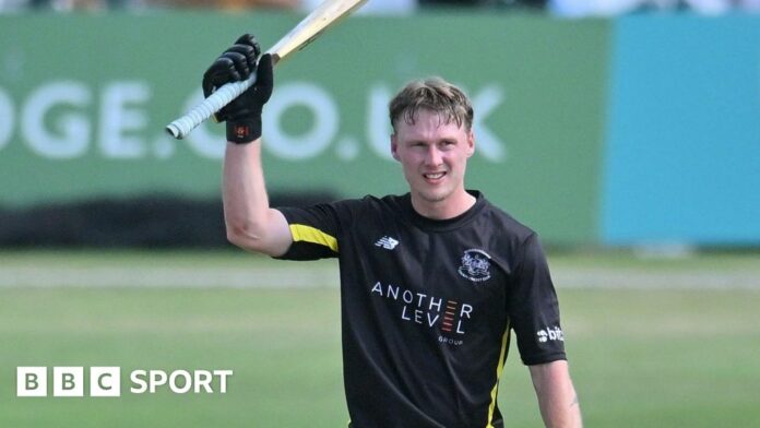 Hammond ton keeps Gloucestershire in One-Day Cup hunt