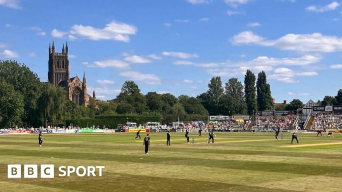 One-Day Cup: Somerset, Glamorgan & Bears qualify for knock-out stages