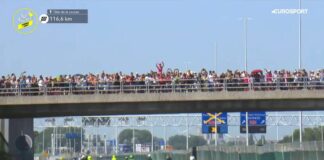 Tour de France Femmes | Publiek staat rijendik om de Tour de France Femmes te kunnen zien - Wielrennen video