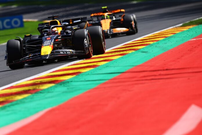 Verstappen y McLaren, con razones para ser los favoritos tras el verano