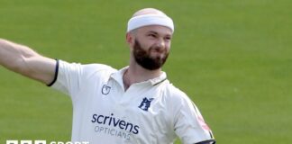 Warwickshire re-sign fast bowler Michael Rae until end of the season