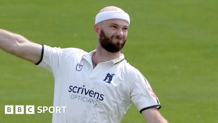 Warwickshire re-sign fast bowler Michael Rae until end of the season