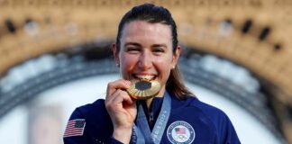 Who is U.S. cyclist Kristen Faulkner, the winner of the women's road race?