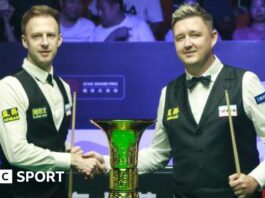 Judd Trump and Kyren Wilson shake hands before the Xi'an Grand Prix final