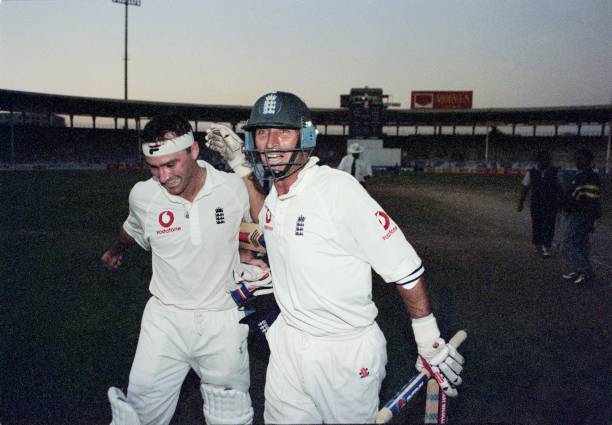 Graham Thorpe and Nasser Hussain triumphed in the Karachi dusk back in 2000