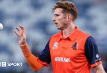 Fred Klaassen preparing to bowl for the Netherlands