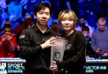 Lei Peifan holds the Stephen Hendry Trophy after his Scottish Open victory