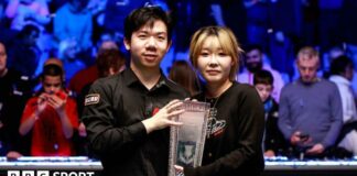 Lei Peifan holds the Stephen Hendry Trophy after his Scottish Open victory