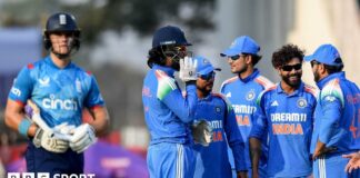 India celebrate dismissal of Jacob Bethell