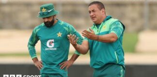 Adam Hollioake inspecting the wicket as Pakistan's batting coach