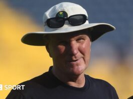 Grant Bradburn in a hat during a Glamorgan game