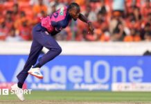 Jofra Archer bowling for Rajasthan Royals