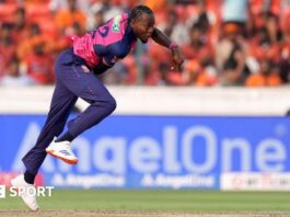 Jofra Archer bowling for Rajasthan Royals