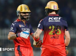 Virat Kohli (left) and Phil Salt batting for RCB