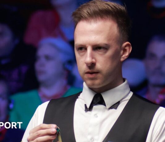 Judd Trump assesses a shot