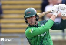 Louis Kimber plays a shot for Leicestershire