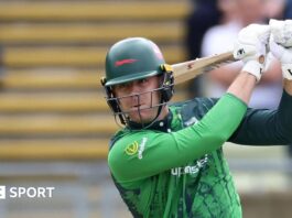 Louis Kimber plays a shot for Leicestershire