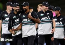 New Zealand's Daryl Mitchell and Ish Sodhi celebrate beating Pakistan